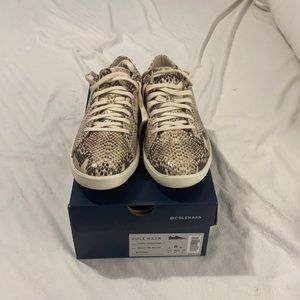 Cole Han size 8 snake print shoes